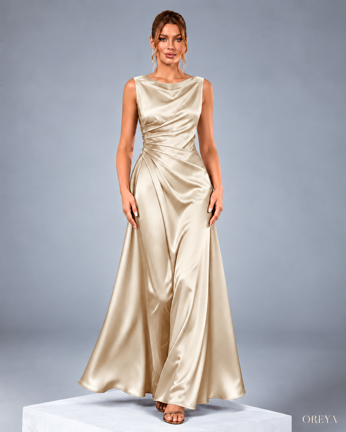 Robe longue satinée ÉLÉA – Drapé bijou