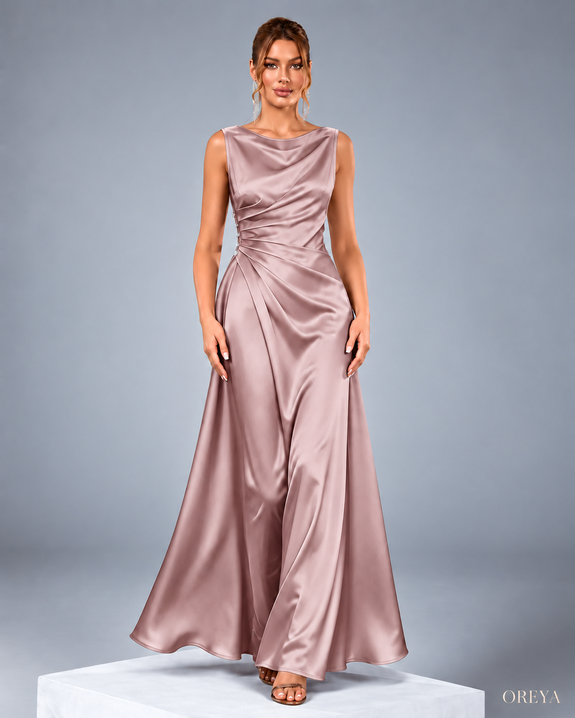 Robe longue satinée ÉLÉA – Drapé bijou