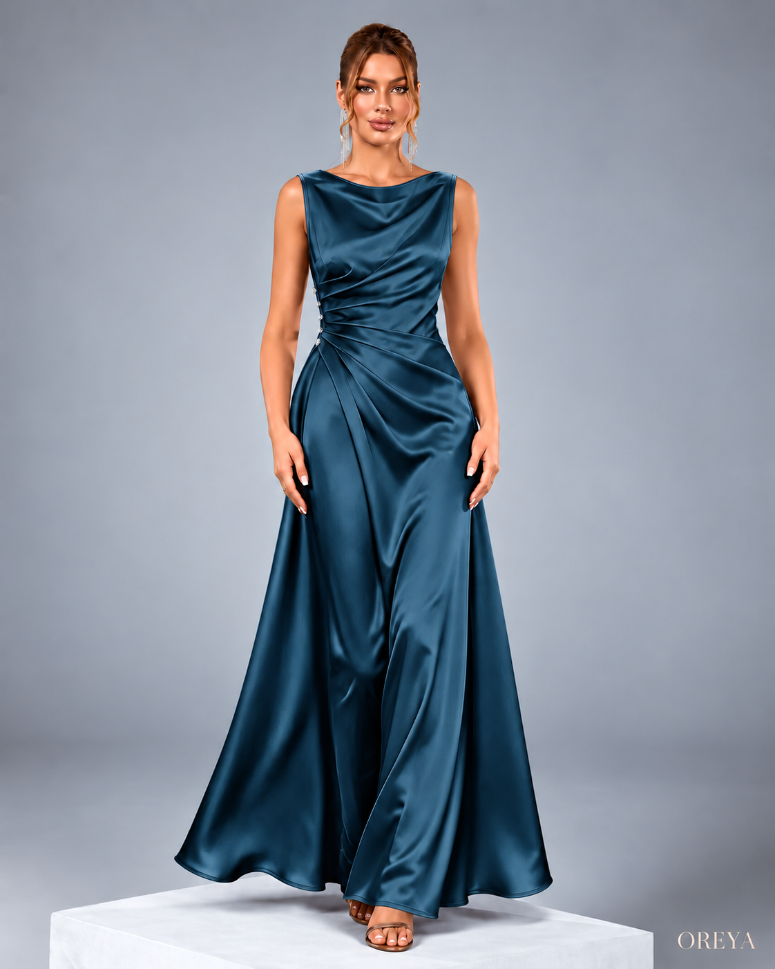 Robe longue satinée ÉLÉA – Drapé bijou