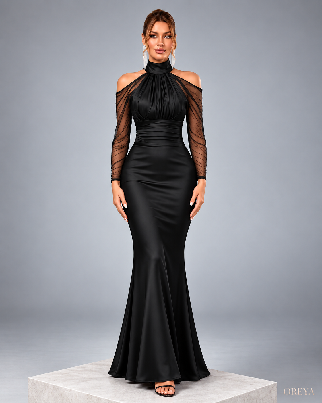 Robe longue SÉLÈNE – Satin noir & manches transparente